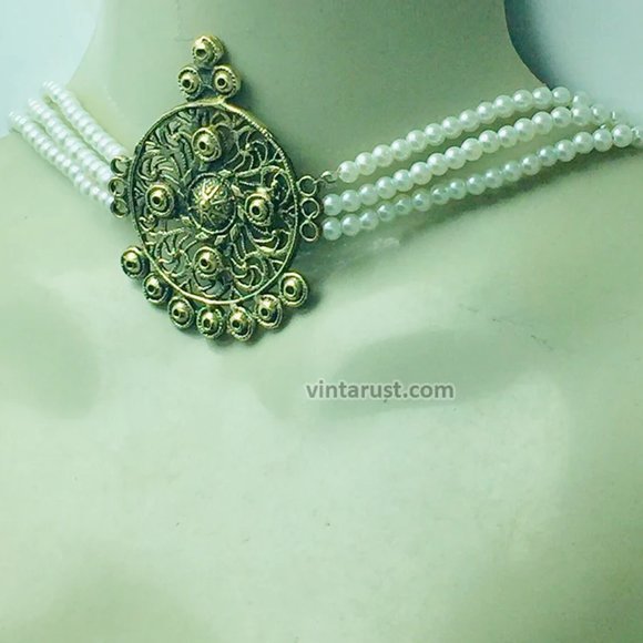 White Pearls Beaded Choker Necklace With Earrings and Ring - Picture 2 of 9